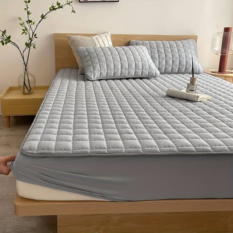 King Size Waterproof Mattress Protector, Soft and Breathable Mattress Cover for Ultimate Comfort